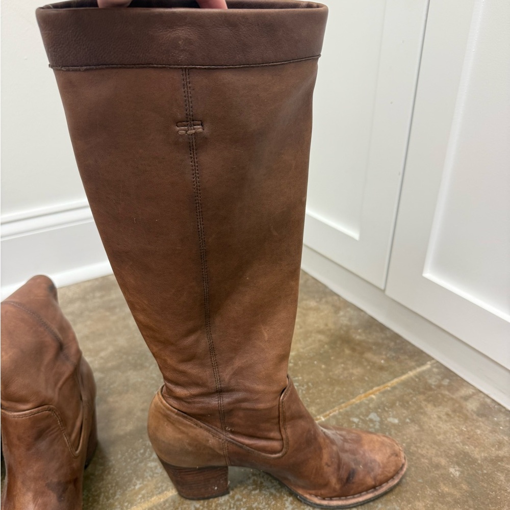 Women’s Frye Co. Rory Scrunch - Picture 9 of 13